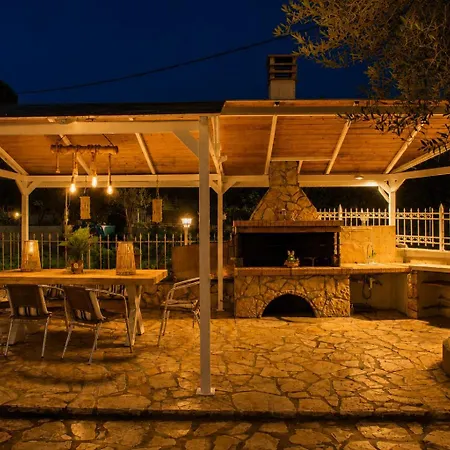 Pipetos House Hébergement de vacances Akharavi