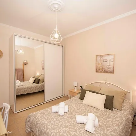 Pipetos House 펜션 *